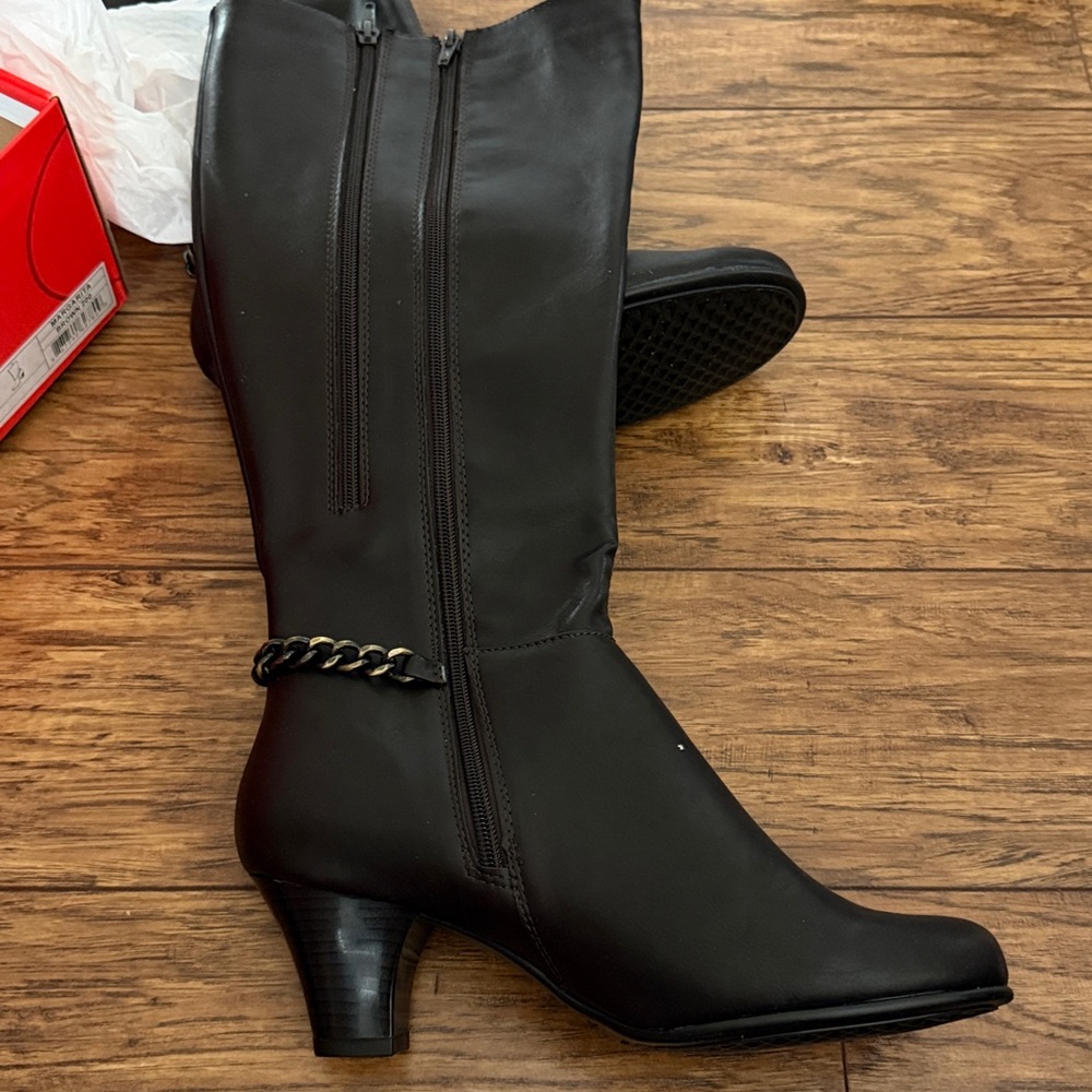 AEROSOLES Margarita Brown Knee-High Leather Boots.